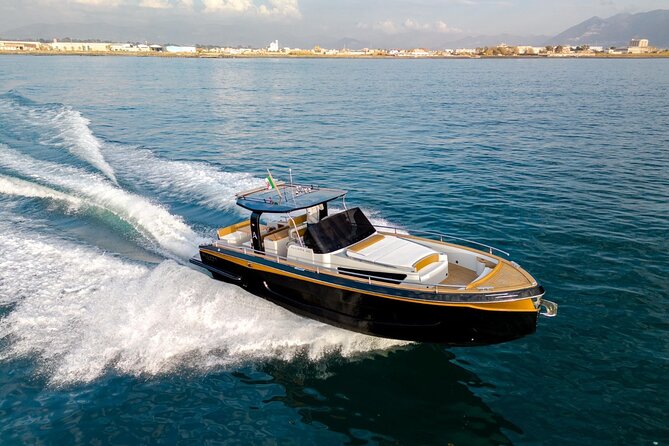 Transfer to Capri from Airport - The exact rhythm: airport pickup, yacht departure, Capri arrival