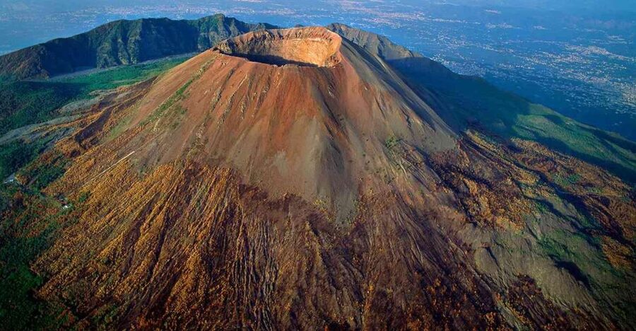 Vesuvio: 3h trekking tour with volcanological guide - The walk toward the crater: light trekking with purpose