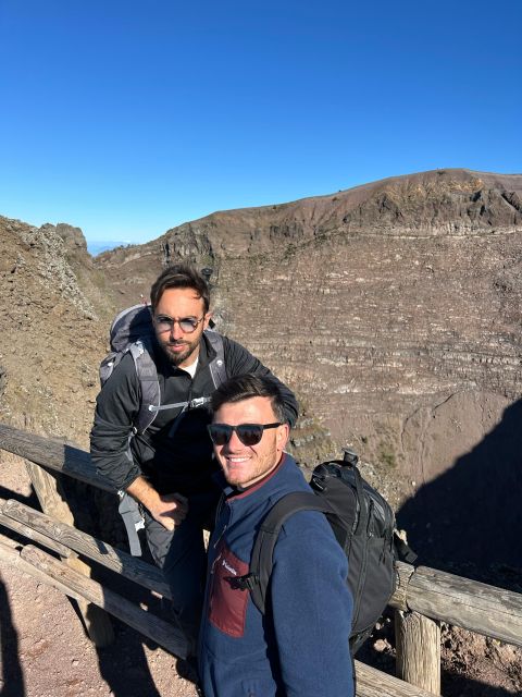 Vesuvio: 3h trekking tour with volcanological guide - The wine toast on the crater: a simple pause with a smart purpose
