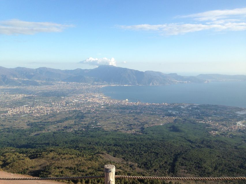 Vesuvio: 3h trekking tour with volcanological guide - Heading back via the Matrone historic road