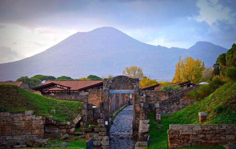 Vesuvius and Pompeii Transfer + Entrance for the Vesuvio - The Ercolano to Vesuvius to Pompeii rhythm (and why it works)