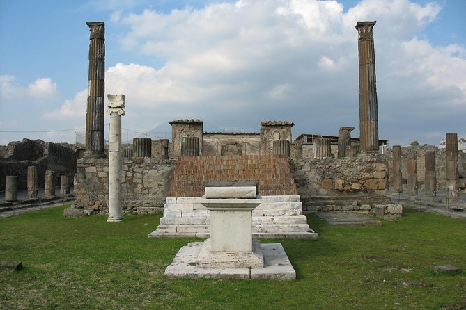 Visit in Pompeii - Pompeii Private Tour with Ada - Entering Pompeii Archaeological Park from Porta Marina