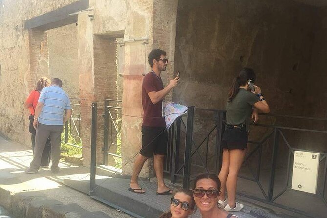 Visit of the archaeological park of Pompeii - Comfort and pacing: WiFi, air-conditioning, and private logistics