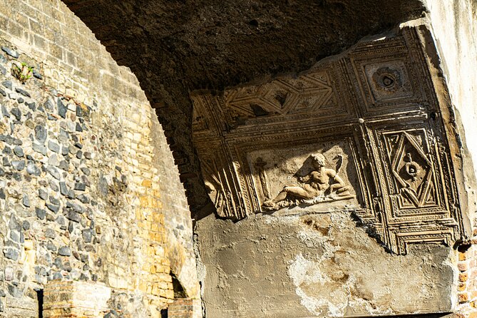 Visit Pompeii skip the line ticket with bus roundtrip - Tickets, ID, and the mobile-phone factor