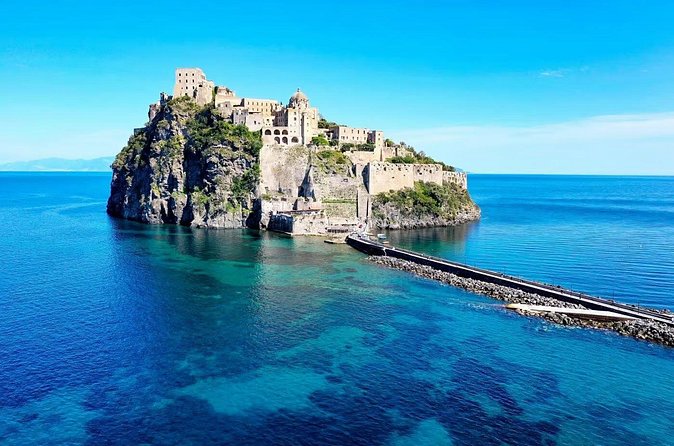 Visit to the Aragonese Castle Borgo di Celsa - Celsa churches and gardens: where the stories feel human
