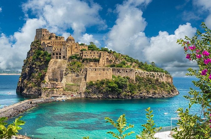 Visit to the Aragonese Castle Borgo di Celsa - Your guide experience: what to expect from the English tour