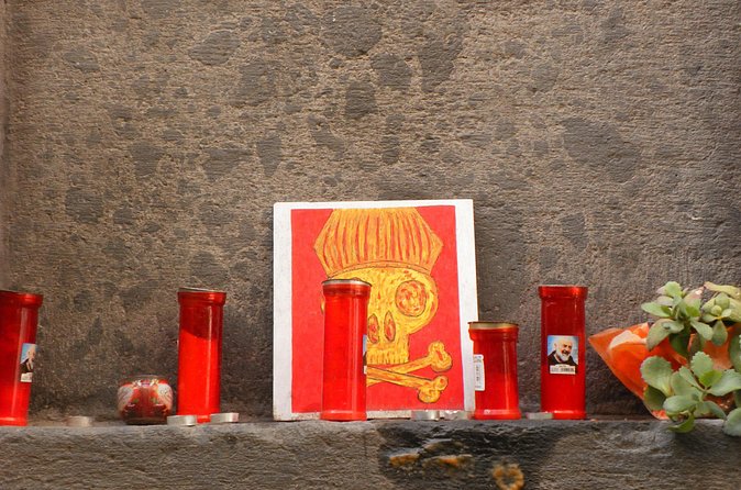 Walking Tour of the Neapolitan Superstition - Spaccanapoli to Piazza San Domenico Maggiore: Ending With a Ritual Moment